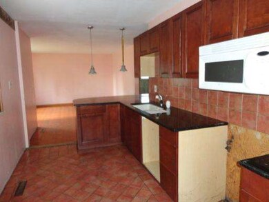 87 Sparrow Rd, Carpentersville, IL 60110 - photo 5