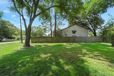 701 Clarence St, Tomball, TX 77375 - photo 4