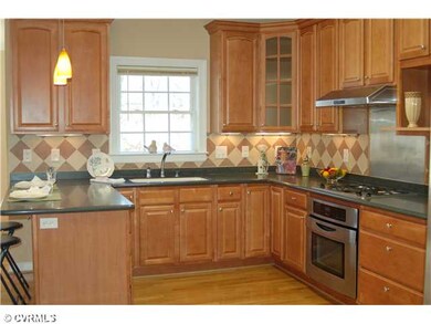 Kitchen - Kitchen cabinet area does not show addit