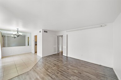 10302 Briar Forest Dr unit 273, Houston, TX 77042 - photo 3