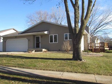 624 Fireside Dr, Cedar Falls, IA 50613 - photo 2