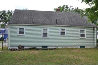 32 Malcolm Rd, Springfield, MA 01109 - photo 4