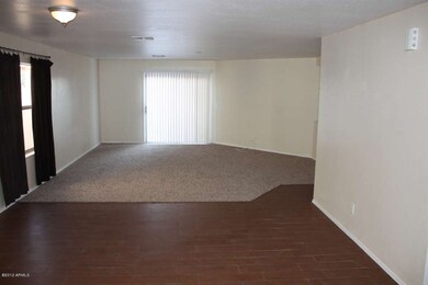 8519 E