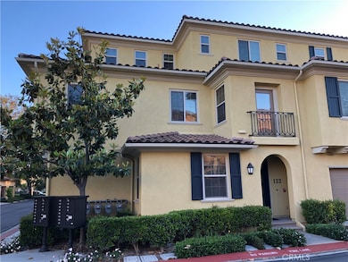 122 Vintage unit 20, Irvine, CA 92620 - photo 2