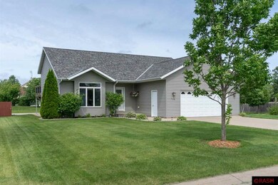 108 Maverick Dr, Mankato, MN 56001 - photo 2