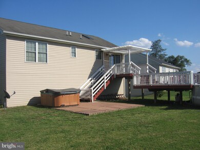 119 Freight Car Cir, Bunker Hill, WV 25413 - photo 2