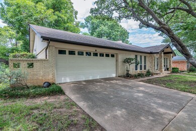 408 Circleview Dr S, Hurst, TX 76054 - photo 2