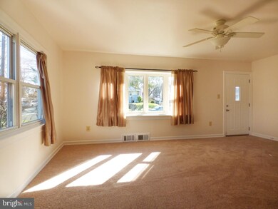 4410 75th Ave, Hyattsville, MD 20784 - photo 5