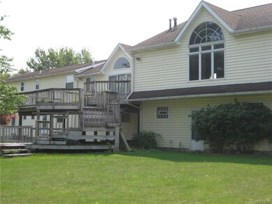 Multi tiered deck with a lot of room to roam