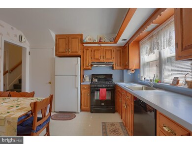 921 Brighton Ave, Reading, PA 19606 - photo 7