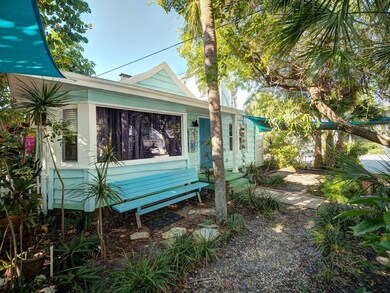 8404 Bayshore Dr, Treasure Island, FL 33706 - photo 2