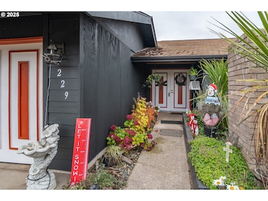 229 N Grove Ln, Sutherlin, OR 97479 - photo 3