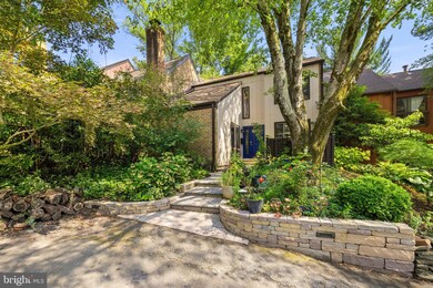 10905 Knights Bridge Ct, Reston, VA 20190 - photo 4