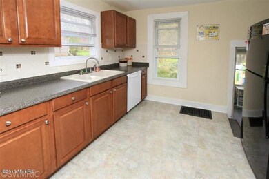 1760 W D Ave, Kalamazoo, MI 49009 - photo 3