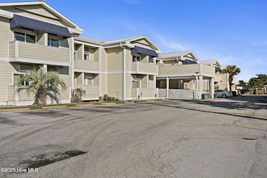 602 Ft MacOn Rd W unit 148, Atlantic Beach, NC 28512 - photo 3