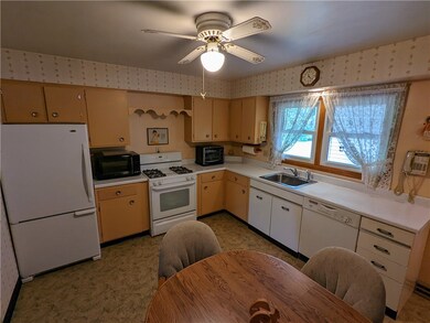 3151 Bradford Ave, Erie, PA 16506 - photo 5