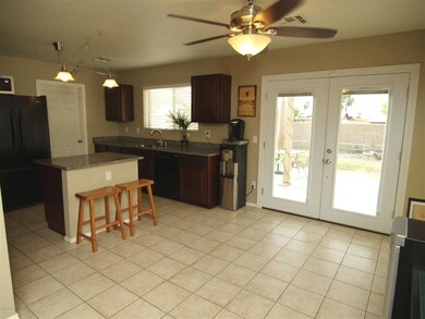 4 - KITCHEN