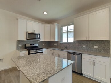 319 Paso Fino Dr, Alvin, TX 77511 - photo 5