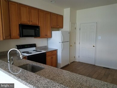 5072 Beacon Hill Ct, Doylestown, PA 18902 - photo 4