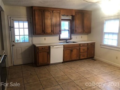 812 Woods Dr, Statesville, NC 28677 - photo 4