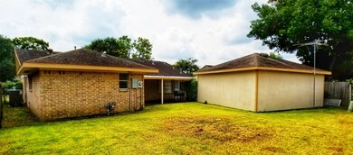 11431 Kirkmeadow Dr, Houston, TX 77089 - photo 3