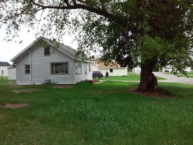 463 Sheridan St, Vanderbilt, MI 49795 - photo 3