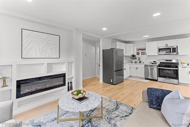 9015 Cloverlawn St, Detroit, MI 48204 - photo 6