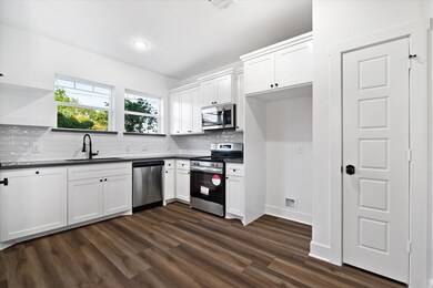 The kitchen offers tons of lovely features! Like a