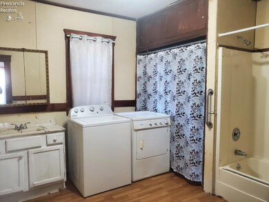 537 3rd St, Elyria, OH 44035 - photo 4