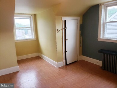 208 2nd Ave, Lansdowne, MD 21227 - photo 3