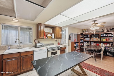 9034 N 38th Dr, Phoenix, AZ 85051 - photo 7