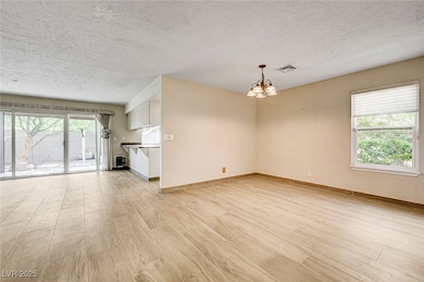 2475 Swan Ln, Las Vegas, NV 89121 - photo 4