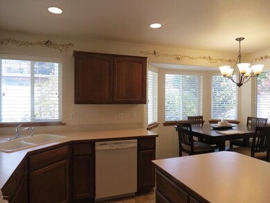 7.  KITCHEN WITH LARGE EATING AREA