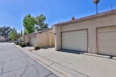 845 Daffodil Dr, Riverside, CA 92507 - photo 4