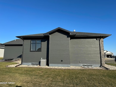 605 Jadyn Ln, Watertown, SD 57201 - photo 6