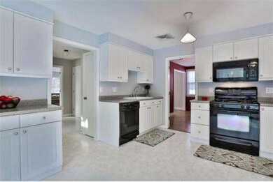 8 Glen Ora Dr, Bedford, MA 01730 - photo 2