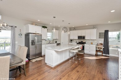 05_301NPacheaCircle_5_Kitchen_HiRes