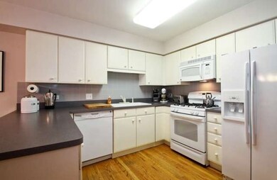 4402 Hammersmith Ln unit 4402, Glenview, IL 60026 - photo 5