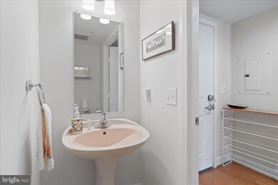 Station Square at Clarendon unit 909, Arlington, VA 22201 - photo 4