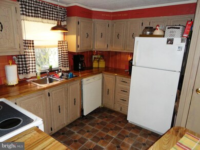 1503 Berkley Ct unit TRLR I, Harwood, MD 20776 - photo 3