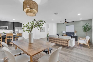 1237 W Mesquite St-4