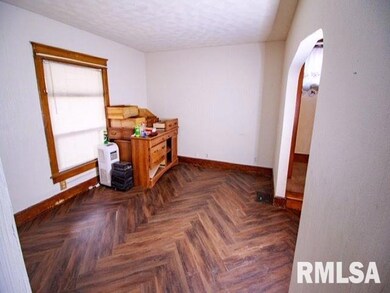 1711 Iowa St, Davenport, IA 52803 - photo 2