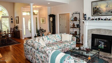 906 Diamond home for sale-008
