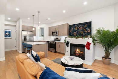 unlisted-address, Chicago, IL 60613 - photo 4