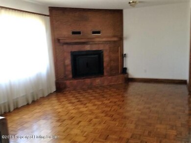 living room w/fireplace