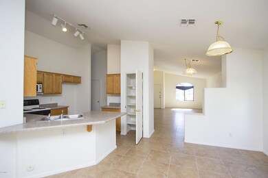 2038 E. Aire Libre