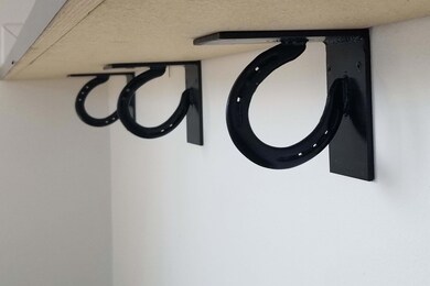 Breakfast bar brackets