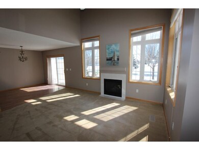 High ceilings with large windows and lots of dayli