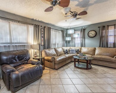 1208 Magnolia St, Gainesville, TX 76240 - photo 5