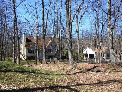 803 Kinglet Ct, Hawley, PA 18428 - photo 2